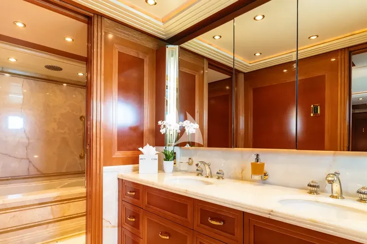 Charter Yacht SECOND LOVE - Westport W164 - 6 Cabins - Nassau - Exumas - Bahamas