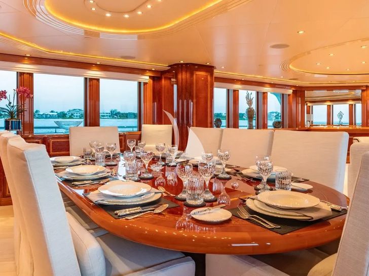 SECOND LOVE Westport W164 - main dining area SECOND LOVE Westport W164 - main dining area