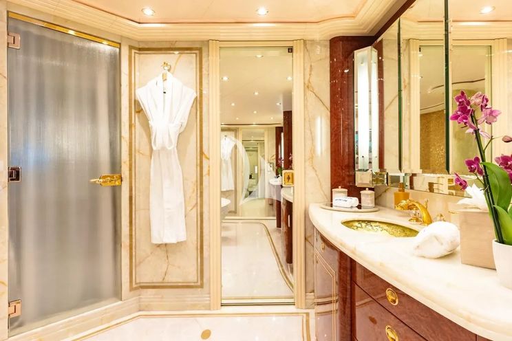 Charter Yacht SECOND LOVE - Westport W164 - 6 Cabins - Nassau - Exumas - Bahamas