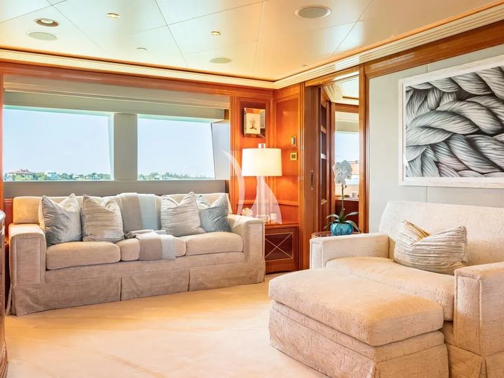 SECOND LOVE Westport W164 - master cabin lounge SECOND LOVE Westport W164 - master cabin lounge
