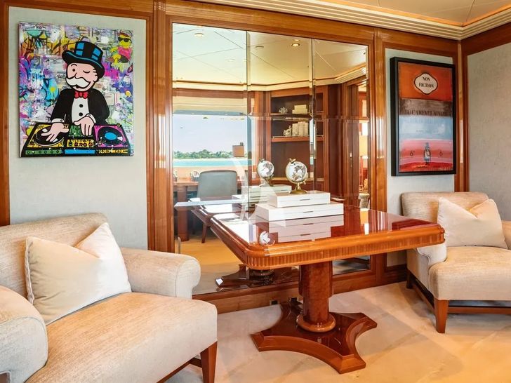 SECOND LOVE Westport W164 - master cabin office lounge SECOND LOVE Westport W164 - master cabin office lounge