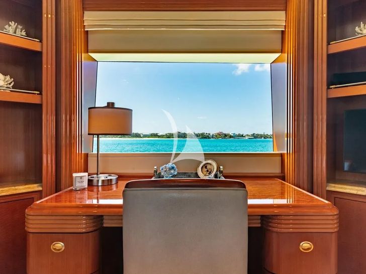 SECOND LOVE Westport W164 - master cabin office SECOND LOVE Westport W164 - master cabin office