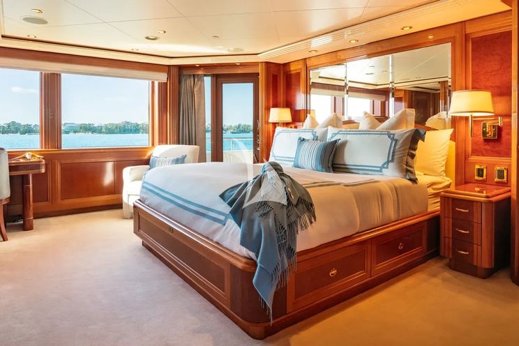 Charter Yacht SECOND LOVE - Westport W164 - 6 Cabins - Nassau - Exumas - Bahamas