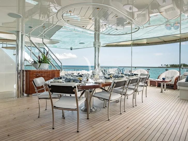 SECOND LOVE Westport W164 - sky deck aft SECOND LOVE Westport W164 - sky deck aft