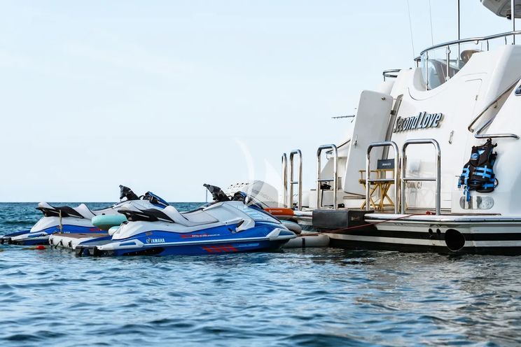 Charter Yacht SECOND LOVE - Westport W164 - 6 Cabins - Nassau - Exumas - Bahamas