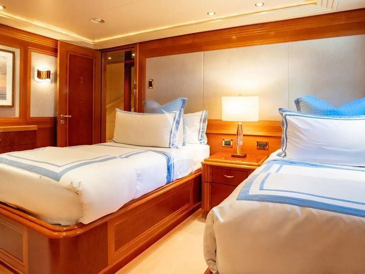 SECOND LOVE Westport W164 - twin cabin 1 SECOND LOVE Westport W164 - twin cabin 1