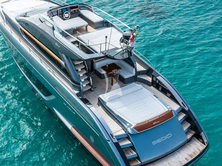 SEDICI Riva 66 Ribelle - anchored aft shot SEDICI Riva 66 Ribelle - anchored aft shot