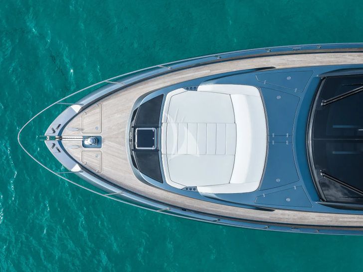 SEDICI Riva 66 Ribelle - foredeck bronzing area SEDICI Riva 66 Ribelle - foredeck bronzing area