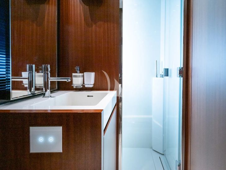 SEDICI Riva 66 Ribelle - master cabin bathroom SEDICI Riva 66 Ribelle - master cabin bathroom