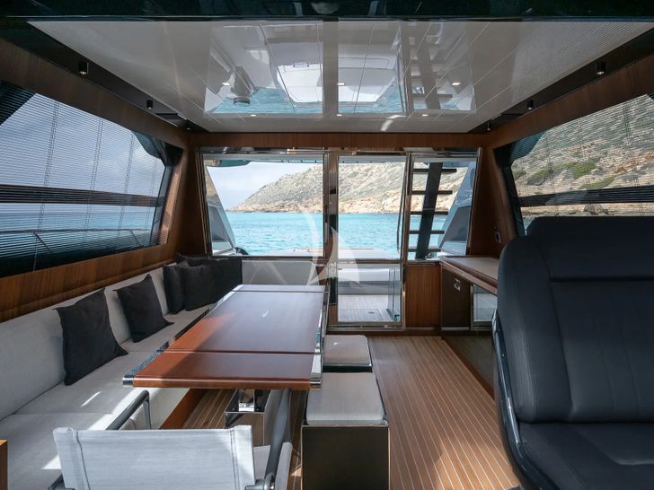 SEDICI Riva 66 Ribelle - saloon seating and dining area SEDICI Riva 66 Ribelle - saloon seating and dining area