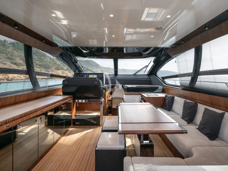 SEDICI Riva 66 Ribelle - saloon SEDICI Riva 66 Ribelle - saloon