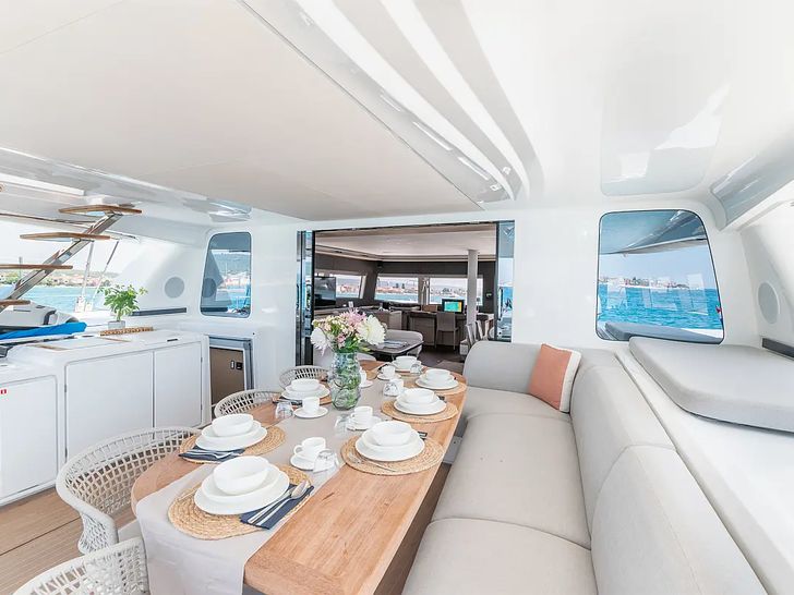 SEADUCTIVE ORCA Lagoon Sixty 5 - aft deck seating and dining area SEADUCTIVE ORCA Lagoon Sixty 5 - aft deck seating and dining area