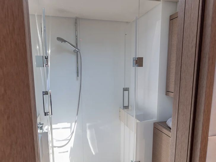 SEADUCTIVE ORCA Lagoon Sixty 5 - cabin 2 bathroom SEADUCTIVE ORCA Lagoon Sixty 5 - cabin 2 bathroom