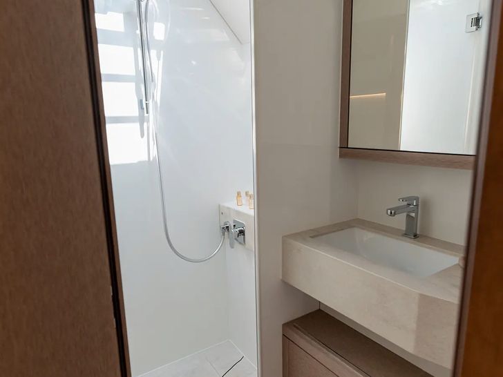 SEADUCTIVE ORCA Lagoon Sixty 5 - cabin 3 bathroom SEADUCTIVE ORCA Lagoon Sixty 5 - cabin 3 bathroom
