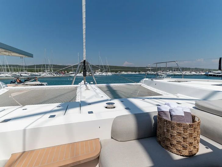 SEADUCTIVE ORCA Lagoon Sixty 5 - foredeck net trampolines SEADUCTIVE ORCA Lagoon Sixty 5 - foredeck net trampolines