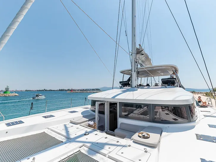 SEADUCTIVE ORCA Lagoon Sixty 5 - foredeck wide shot SEADUCTIVE ORCA Lagoon Sixty 5 - foredeck wide shot