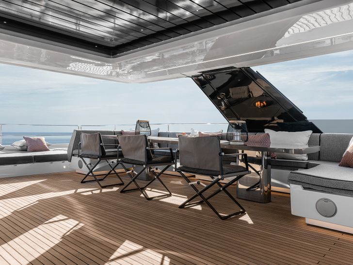 SEIYA Sunreef 80 Power flybridge dining SEIYA Sunreef 80 Power flybridge dining