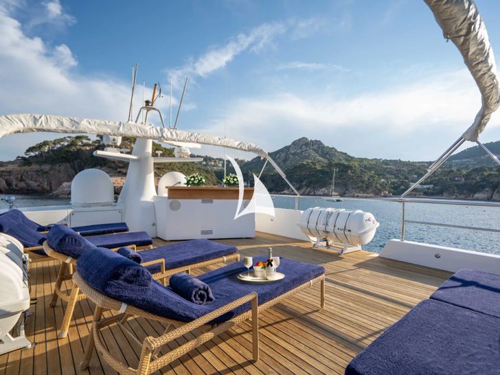 SEMAYA 31m Navetta - flybridge sun beds SEMAYA 31m Navetta - flybridge sun beds