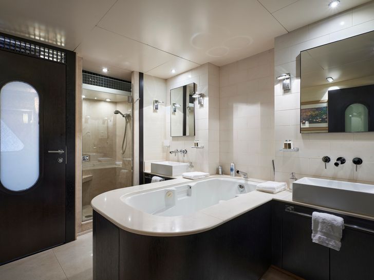 SENSEI Mitsubishi 39 Master Ensuite SENSEI Mitsubishi 39 Master Ensuite