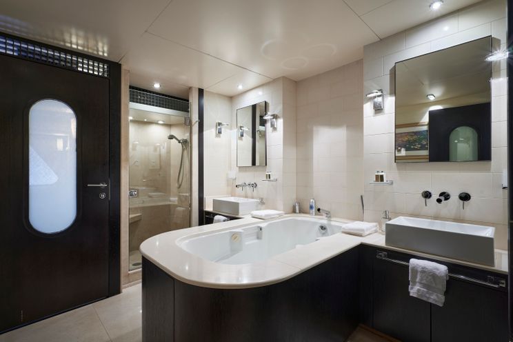 Charter Yacht SENSEI - Mitsubishi 39m - 5 Cabins - San Remo - French Riviera - Italian Riviera