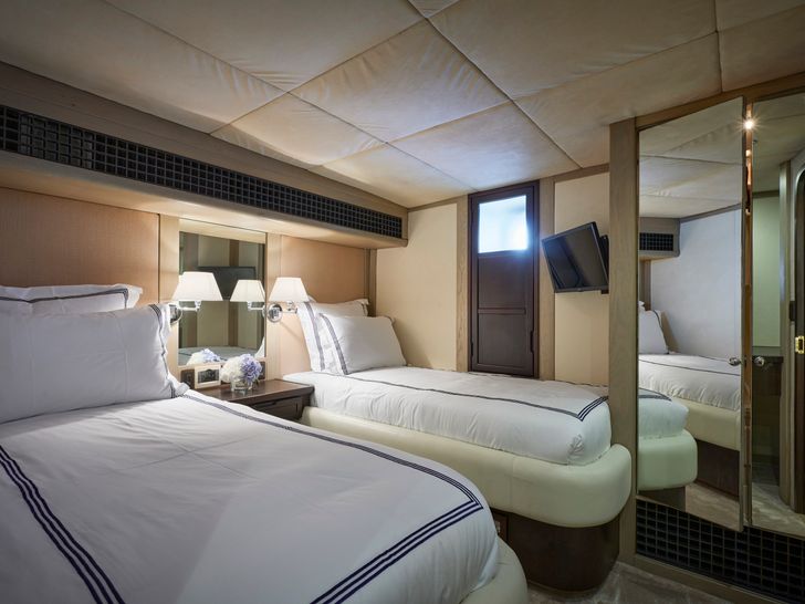 SENSEI Mitsubishi 39 Twin Cabin SENSEI Mitsubishi 39 Twin Cabin