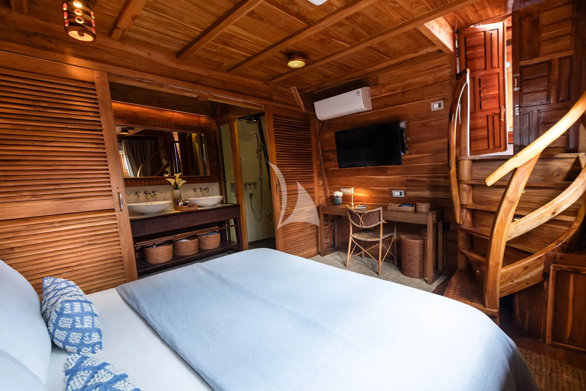 Charter Yacht SEQUOIA - Phinisi 30m - 3 Cabins - Labuan Bajo - Komodo - Raja Ampat - Indonesia