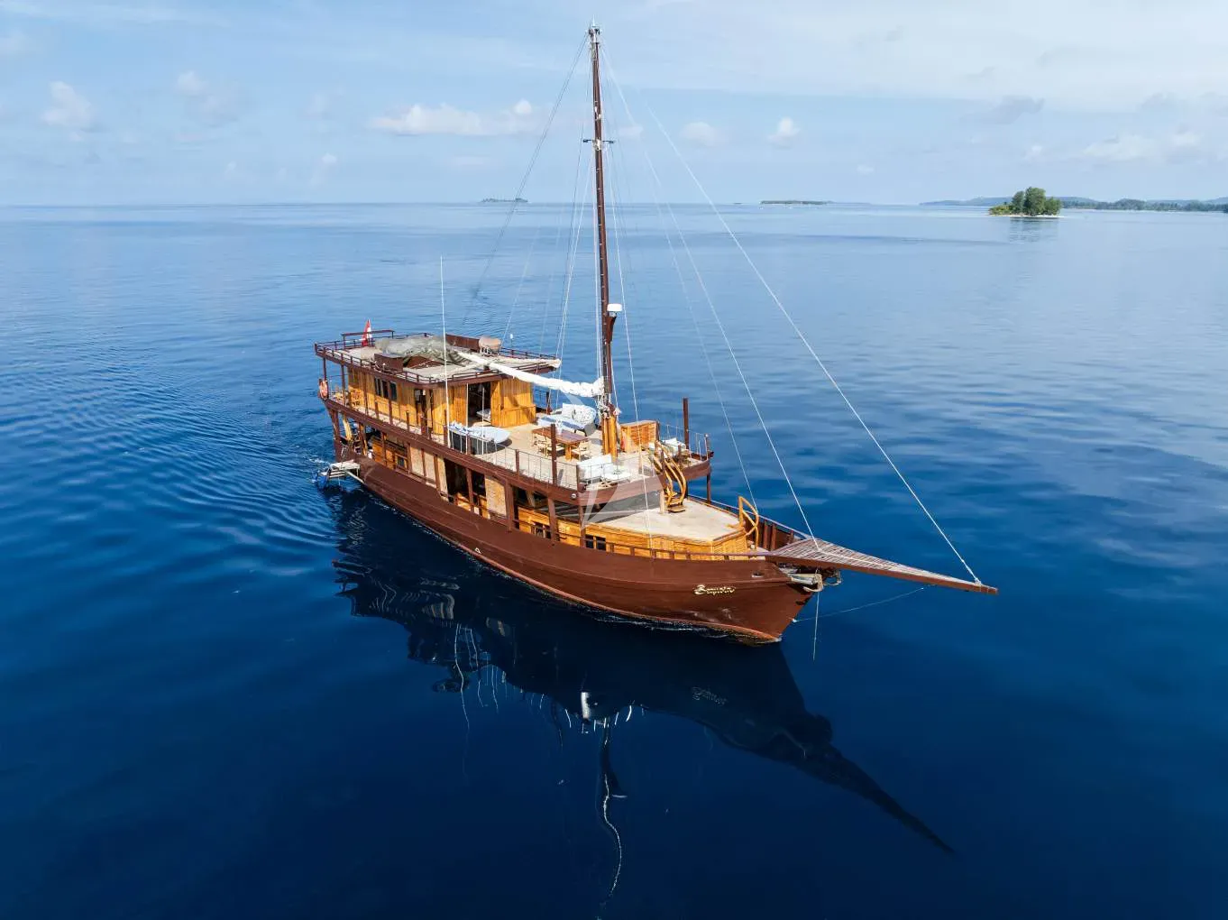 Charter Yacht SEQUOIA - Phinisi 30m - 3 Cabins - Labuan Bajo - Komodo - Raja Ampat - Indonesia