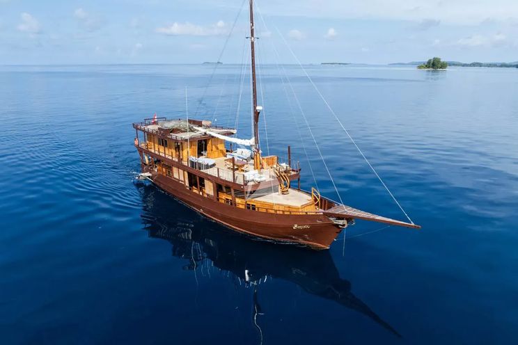 Charter Yacht SEQUOIA - Phinisi 30m - 3 Cabins - Labuan Bajo - Komodo - Raja Ampat - Indonesia
