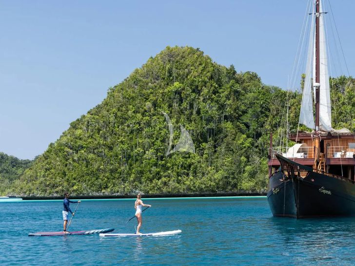 SEQUOIA Phinisi 30m - paddleboarding SEQUOIA Phinisi 30m - paddleboarding