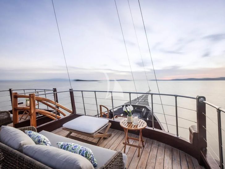 SEQUOIA Phinisi 30m - sundeck forward shot SEQUOIA Phinisi 30m - sundeck forward shot