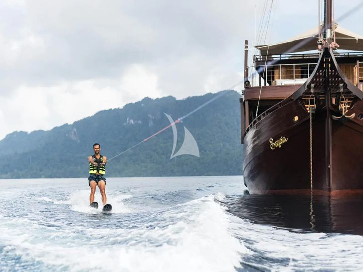 SEQUOIA Phinisi 30m - wakeboarding SEQUOIA Phinisi 30m - wakeboarding
