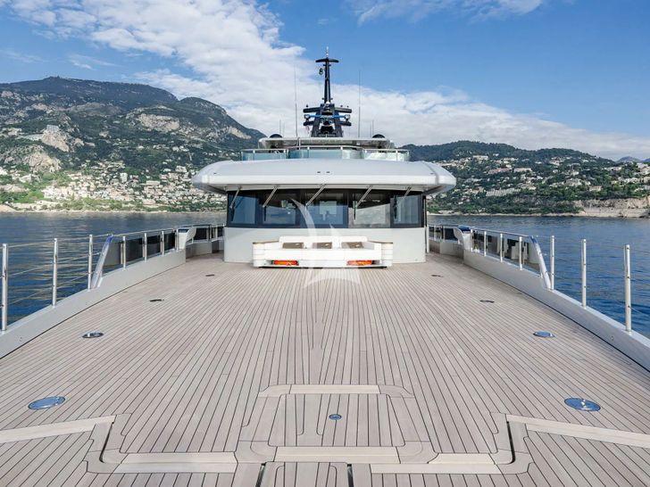 SERENISSIMA II Mengi Yay S1 - foredeck SERENISSIMA II Mengi Yay S1 - foredeck