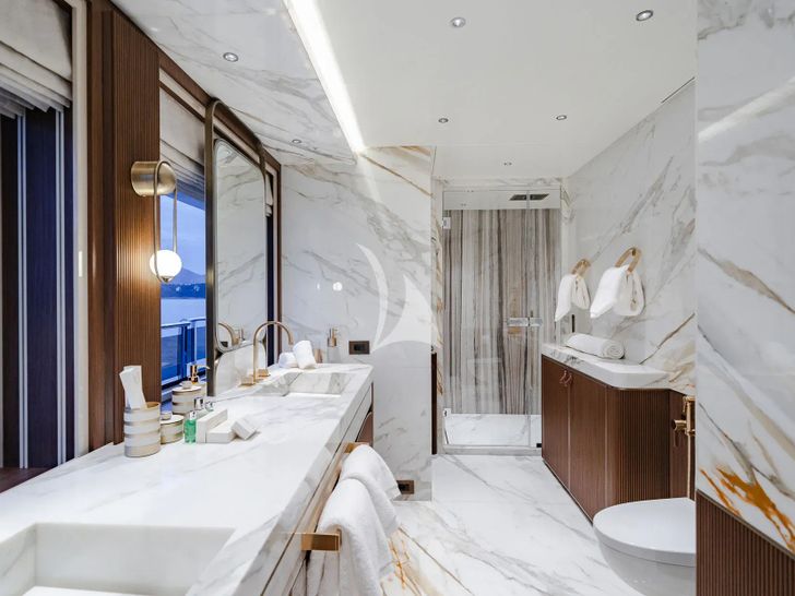 SERENISSIMA II Mengi Yay S1 - master cabin bathroom SERENISSIMA II Mengi Yay S1 - master cabin bathroom