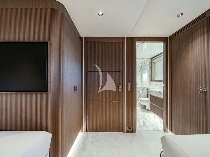 SERENISSIMA II Mengi Yay S1 - twin cabin TV SERENISSIMA II Mengi Yay S1 - twin cabin TV