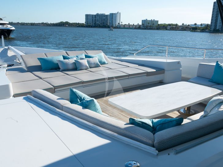 SERENITY IAG 133 Bow Sunbathing SERENITY IAG 133 Bow Sunbathing