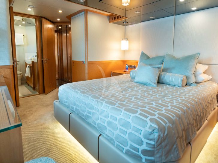 SERENITY IAG 133 Starboard Forward Queen SERENITY IAG 133 Starboard Forward Queen