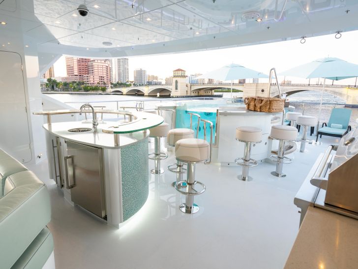 SERENITY IAG 133 Sundeck 1 SERENITY IAG 133 Sundeck 1