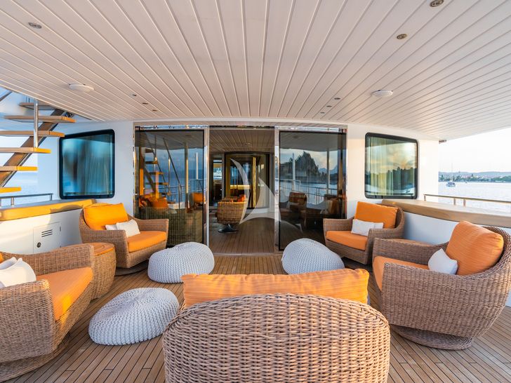 SERENITY Moonen 41m - sky deck lounge SERENITY Moonen 41m - sky deck lounge