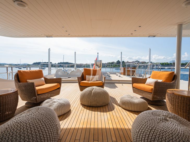 SERENITY Moonen 41m - sky deck aft seating SERENITY Moonen 41m - sky deck aft seating