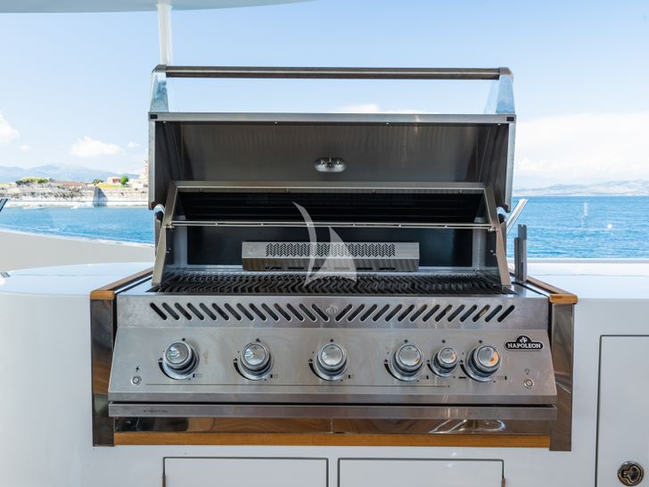 SERENITY Moonen 41m - sun deck grill SERENITY Moonen 41m - sun deck grill