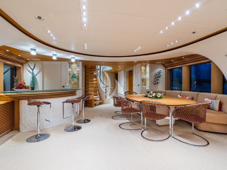 SERENITY Moonen 41m - main saloon dining and minibar SERENITY Moonen 41m - main saloon dining and minibar
