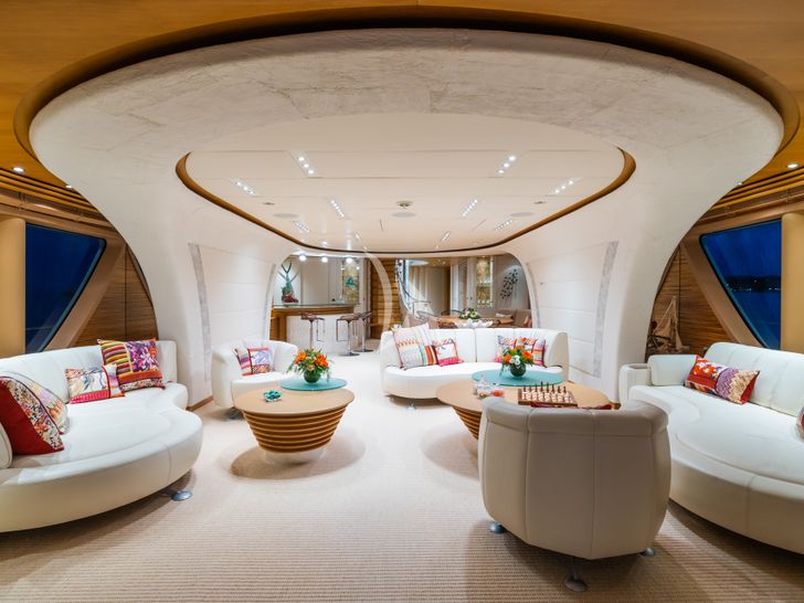 SERENITY Moonen 41m - main saloon SERENITY Moonen 41m - main saloon