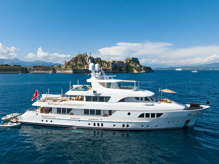 SERENITY Moonen 41m - side profile anchored SERENITY Moonen 41m - side profile anchored
