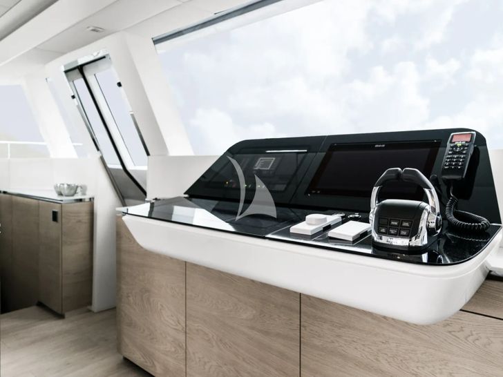 SERENITY Sunreef 60 - cockpit SERENITY Sunreef 60 - cockpit