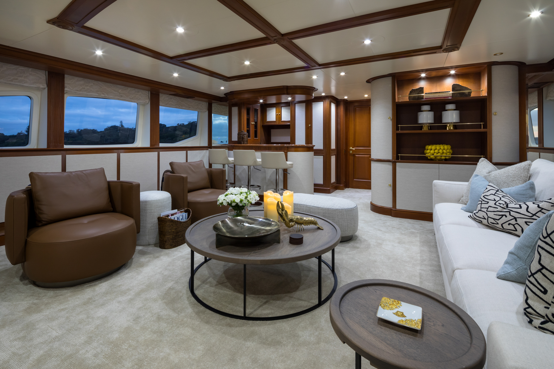 SERENO Benetti Classic 115 - sky lounge and bar