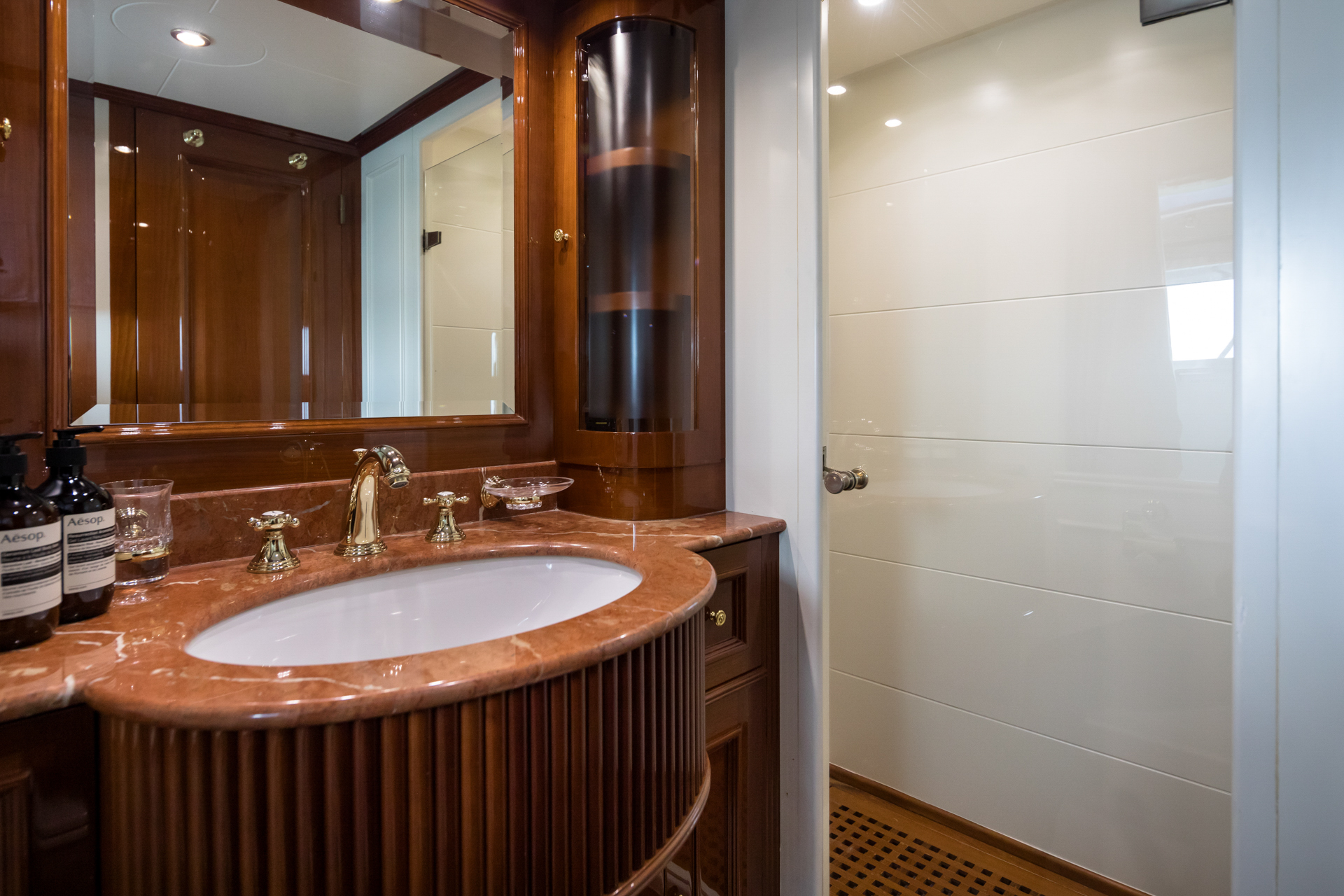 SERENO Benetti Classic 115 - VIP cabin 1 bathroom