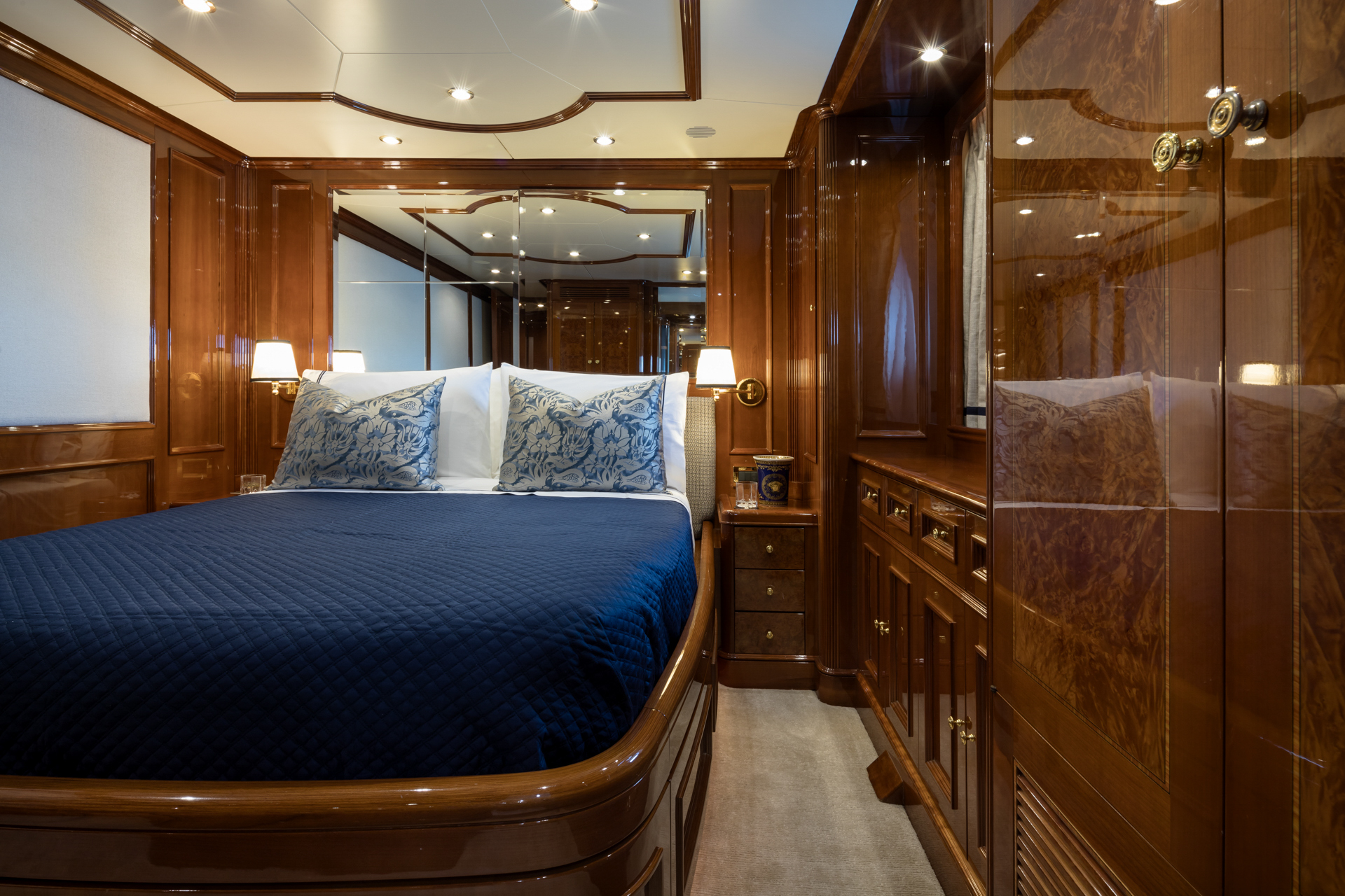 SERENO Benetti Classic 115 - VIP cabin 1