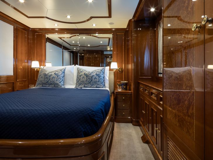 SERENO Benetti Classic 115 - VIP cabin 1 SERENO Benetti Classic 115 - VIP cabin 1