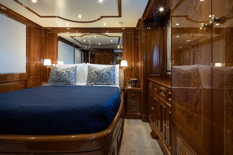 Charter Yacht SERENO - Benetti Classic 115 - 5 Cabins - Cannes - St Tropez - Nice - Antibes - French Riviera - Monaco