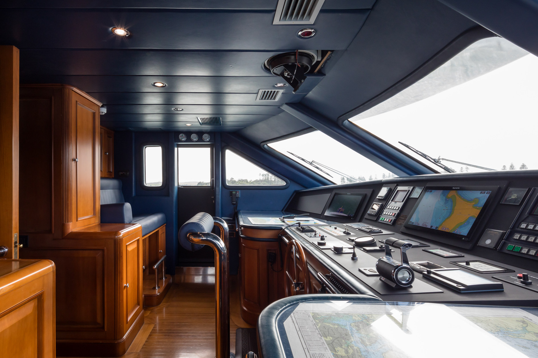 SERENO Benetti Classic 115 - cockpit